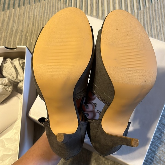 *SALE* Grey Lauren Conrad Heels - Picture 7 of 13